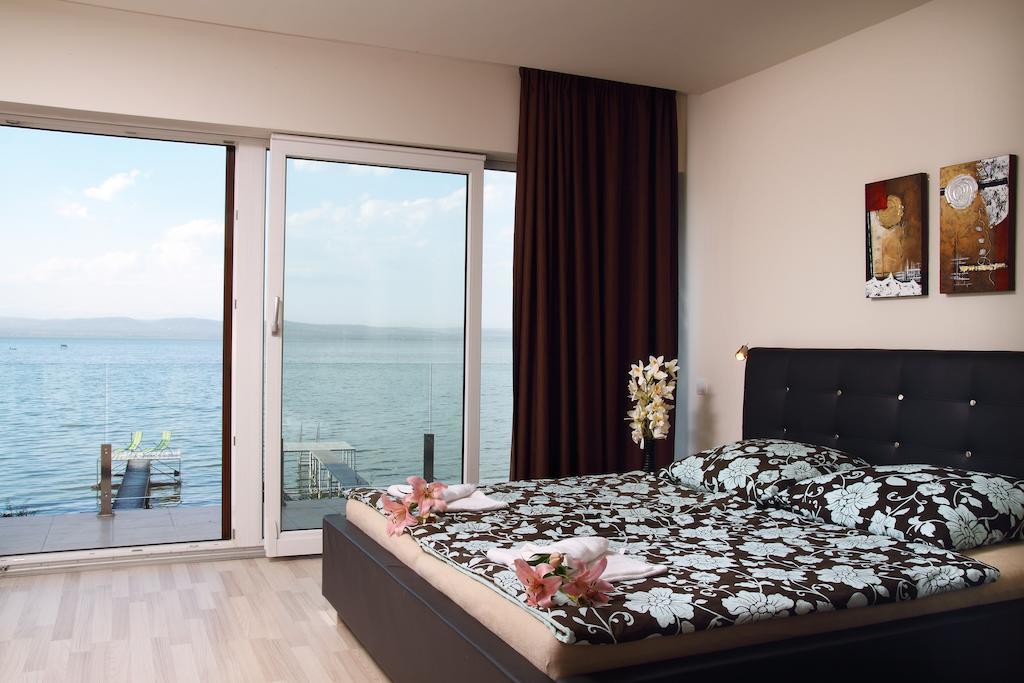 Villa Aba Sea House Balatonszarszo Zimmer foto